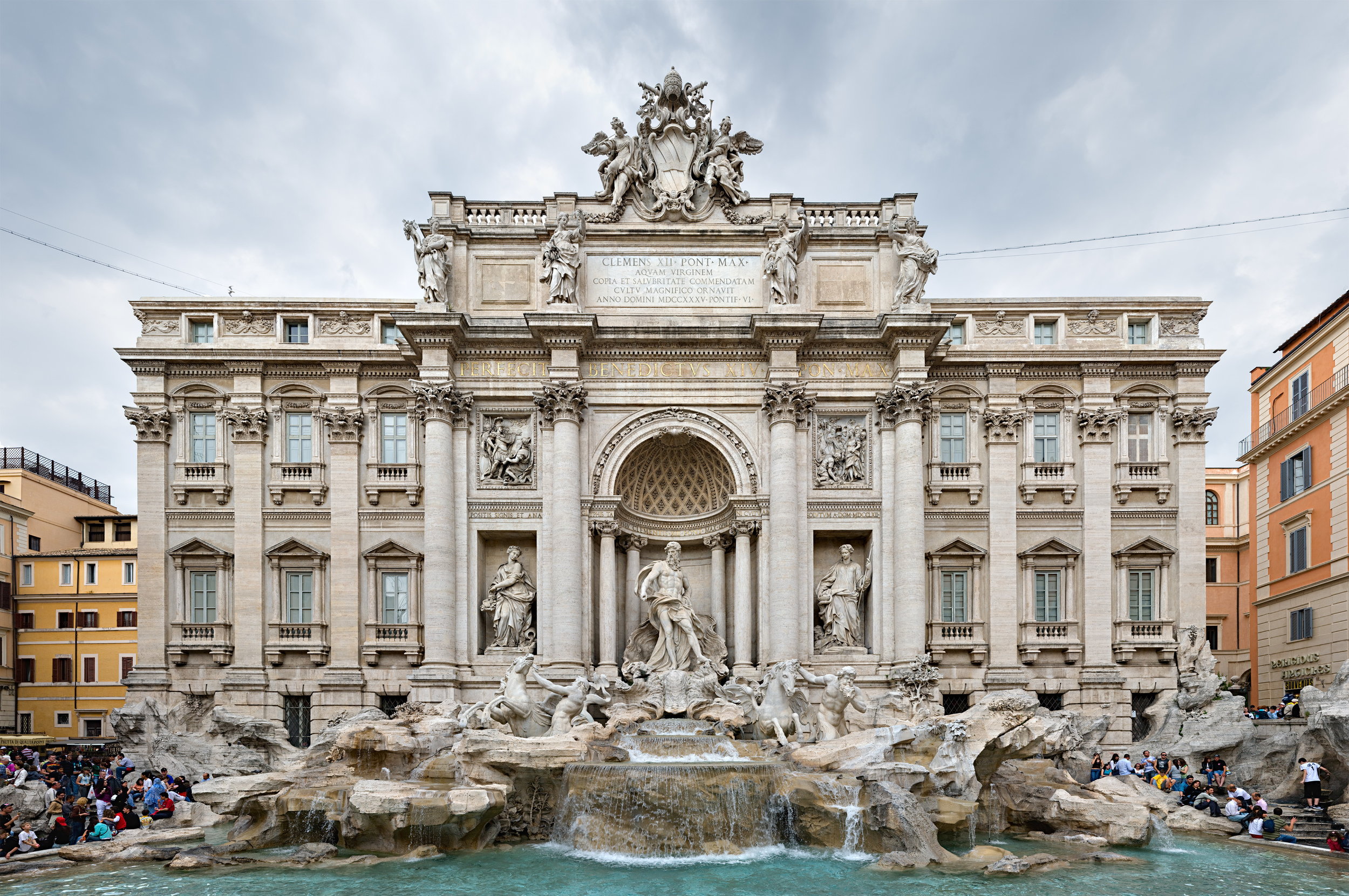 Trevi_Fountain,_Rome,_Italy_2_-_May_2007.jpg