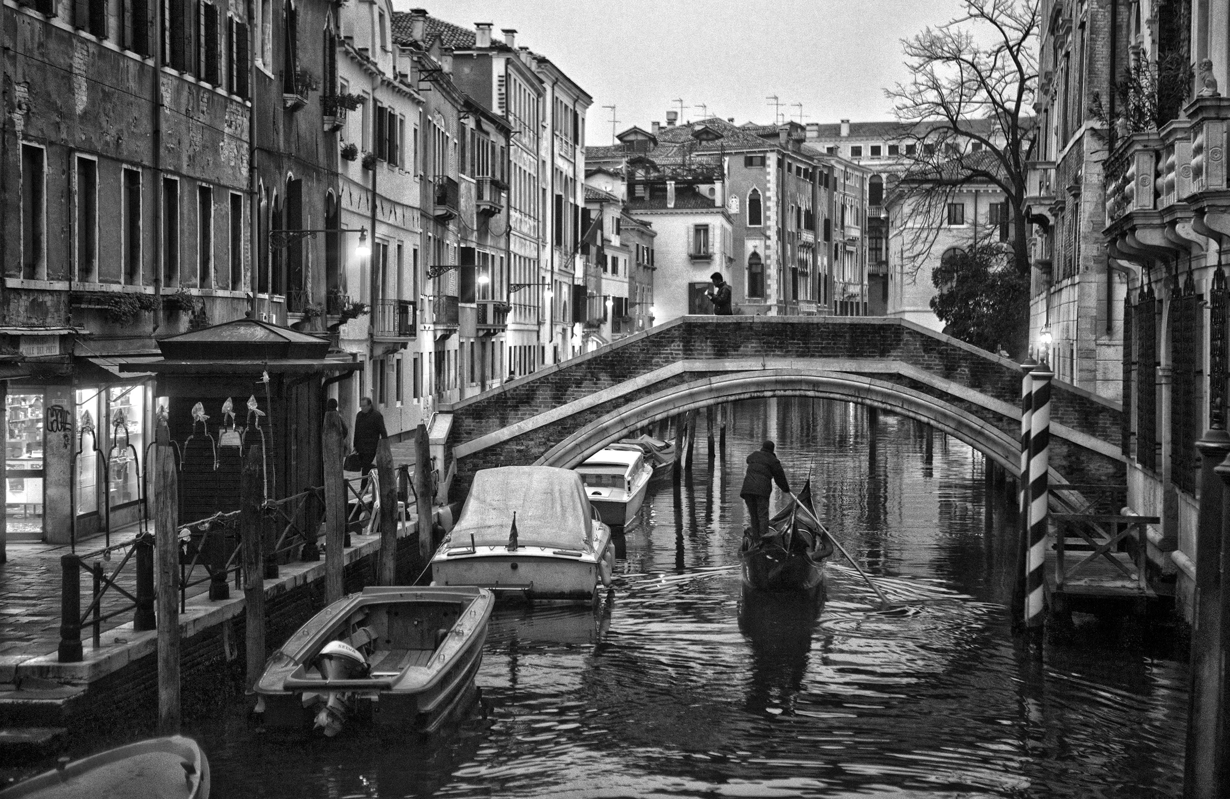 vencanal0I4A2250 (2)bw.jpg