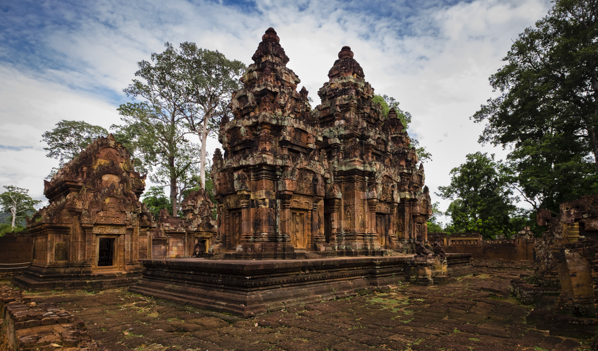 Inside the inner sanctum with the mandapa and central tower. Banteay Srei Angkor, Cambodia.