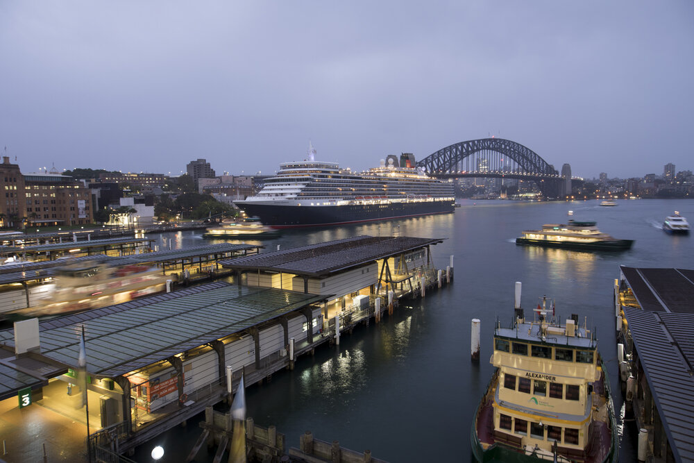 Cunard Queen Elizabeth at Circular Quay, Sydney