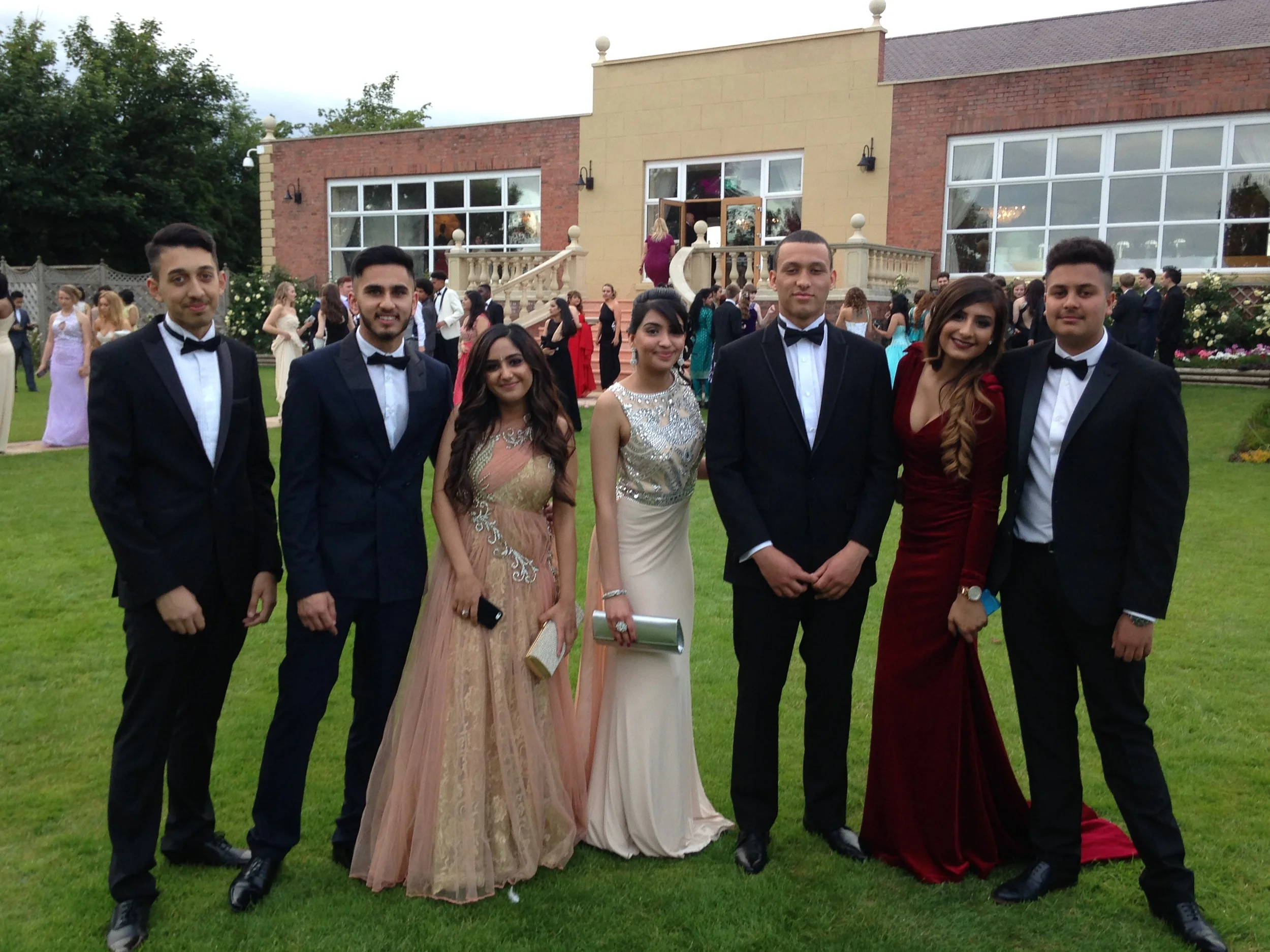 Yr 11 students prepare for prom 