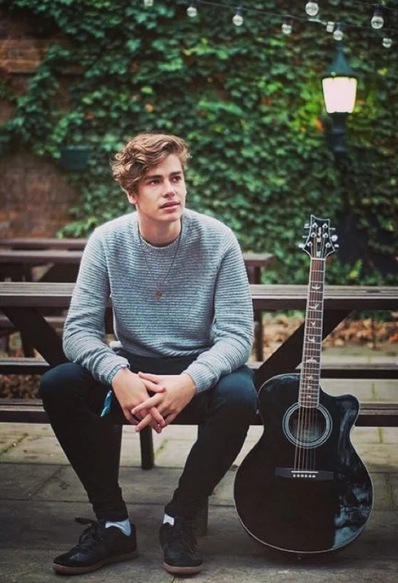 Talented musician to perform for students