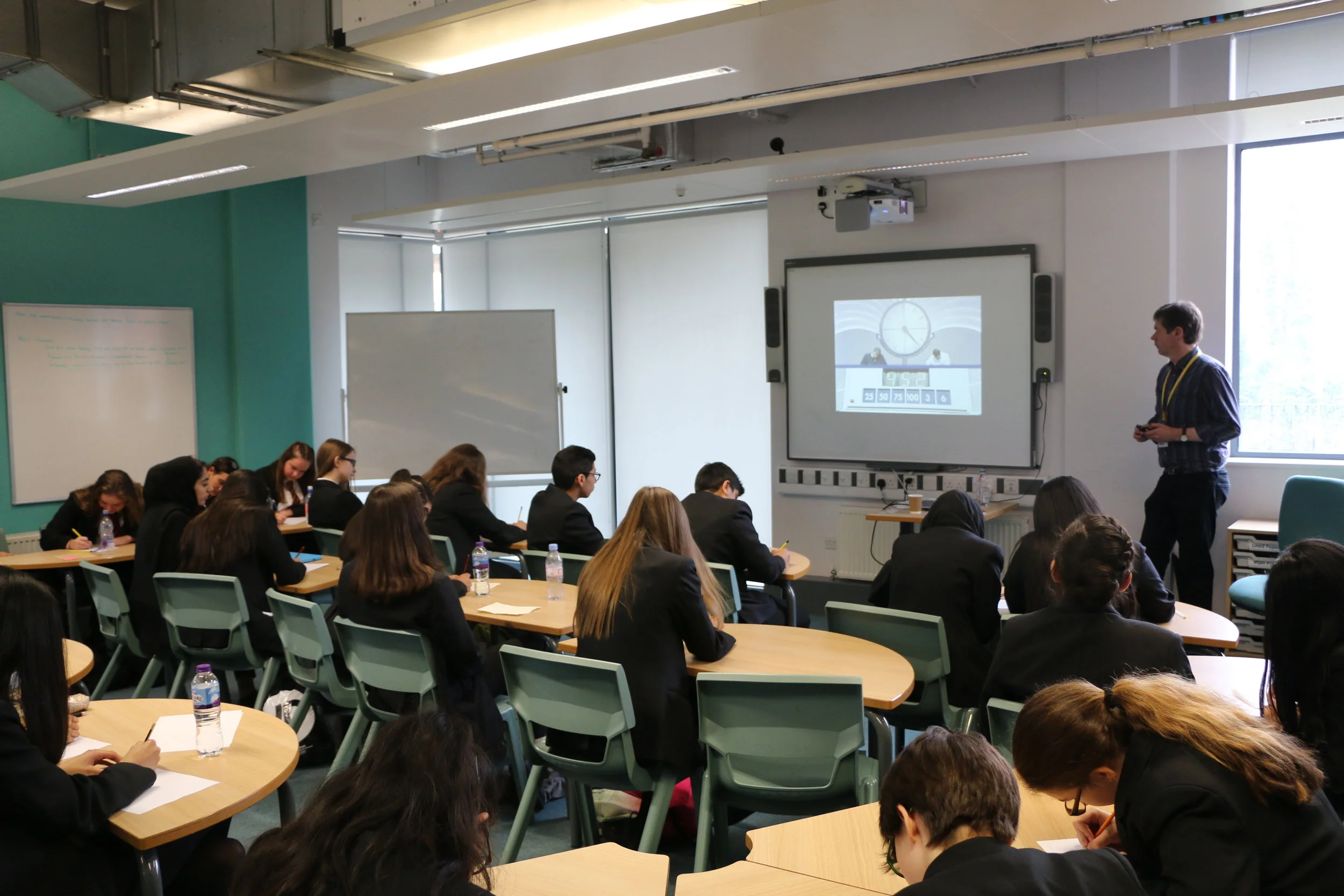 Renowned mathematician inspires students with workshop