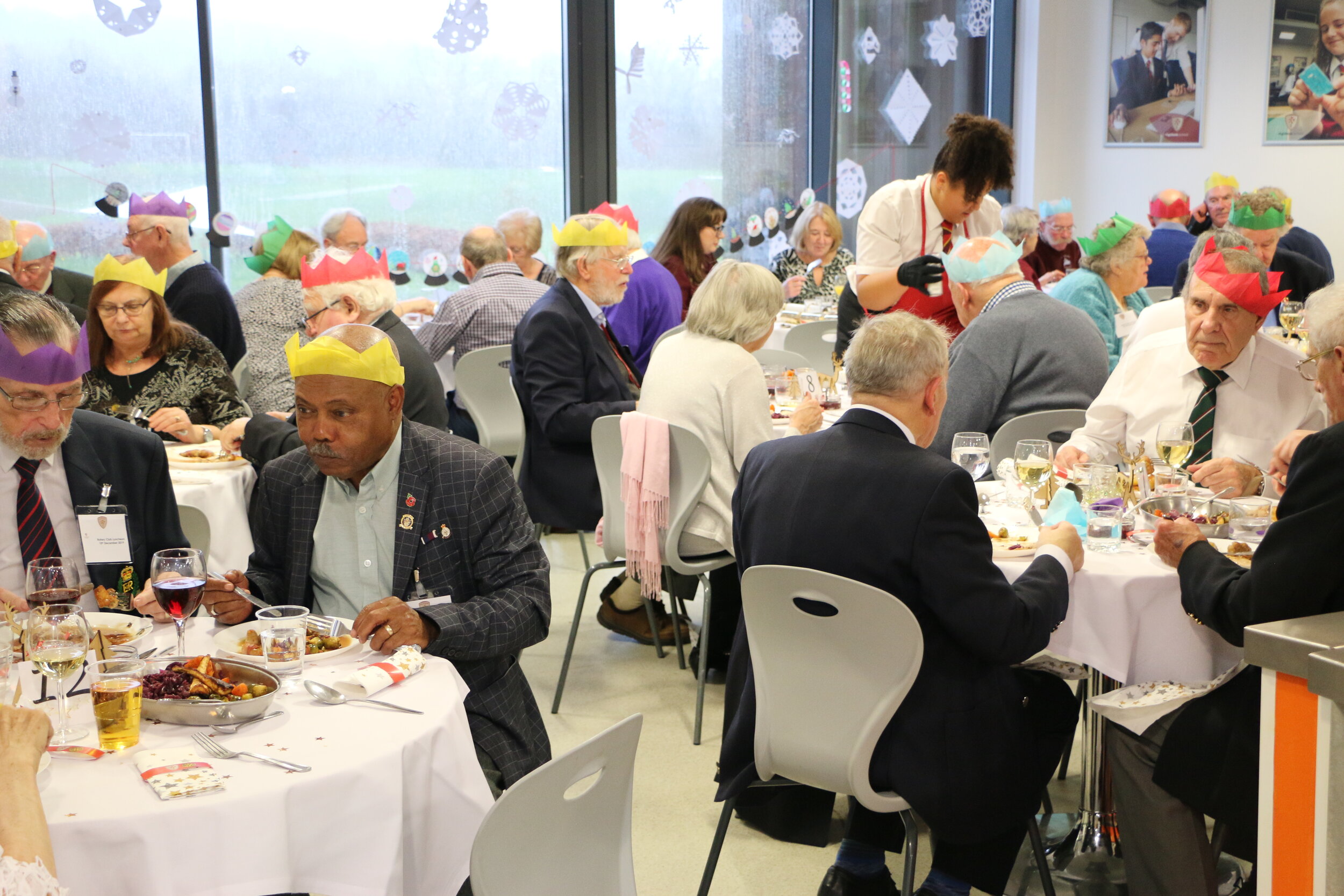 Students serve up scrumptious Christmas lunch for veterans