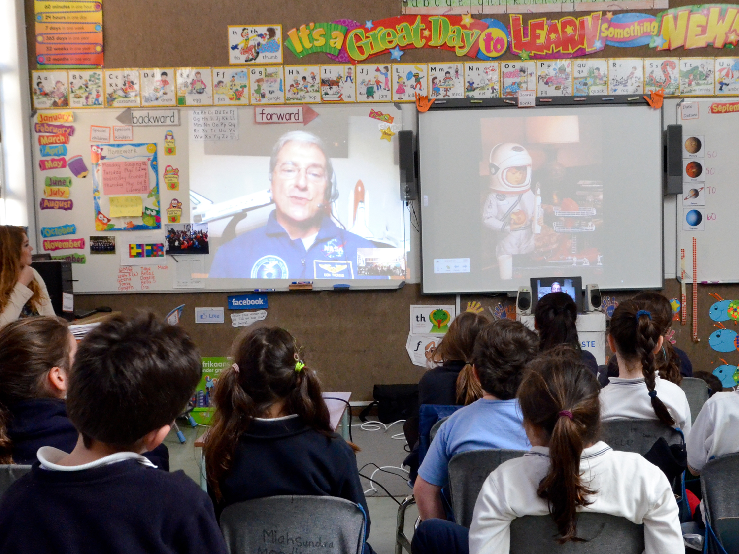  Don (left) narrates his presentation shown&nbsp;on right (photo Steve Sherman/Living Maths) 