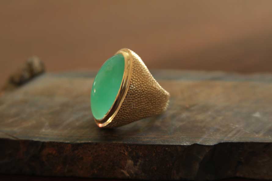 Hammered 18k Chrysophrase Ring