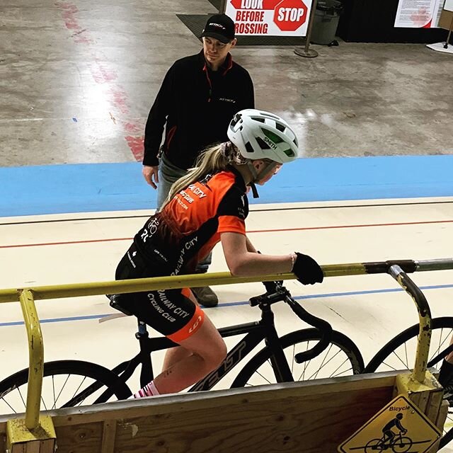 #tfw your daughter heads to the rail for her first practice race. #allthefeels #prouddad #racenight #omnium #trackbike ..
.
.
@railwaycitycc @cyclingsistersca @ashley.buczkowski @forest_city_velodrome @attackracing.ca @ontariocycling