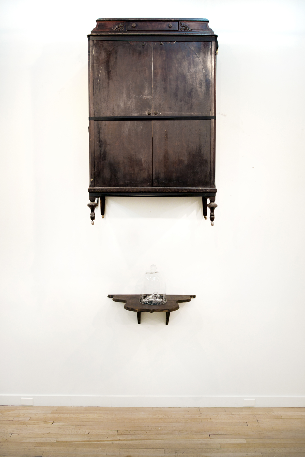 Kambui Olujimi, Mercy Doesn't Grow on Trees , 2016. Wood, glass, hair, gold leaf, ratchet straps. 12.5’ x 4’ x 2.5’ 
