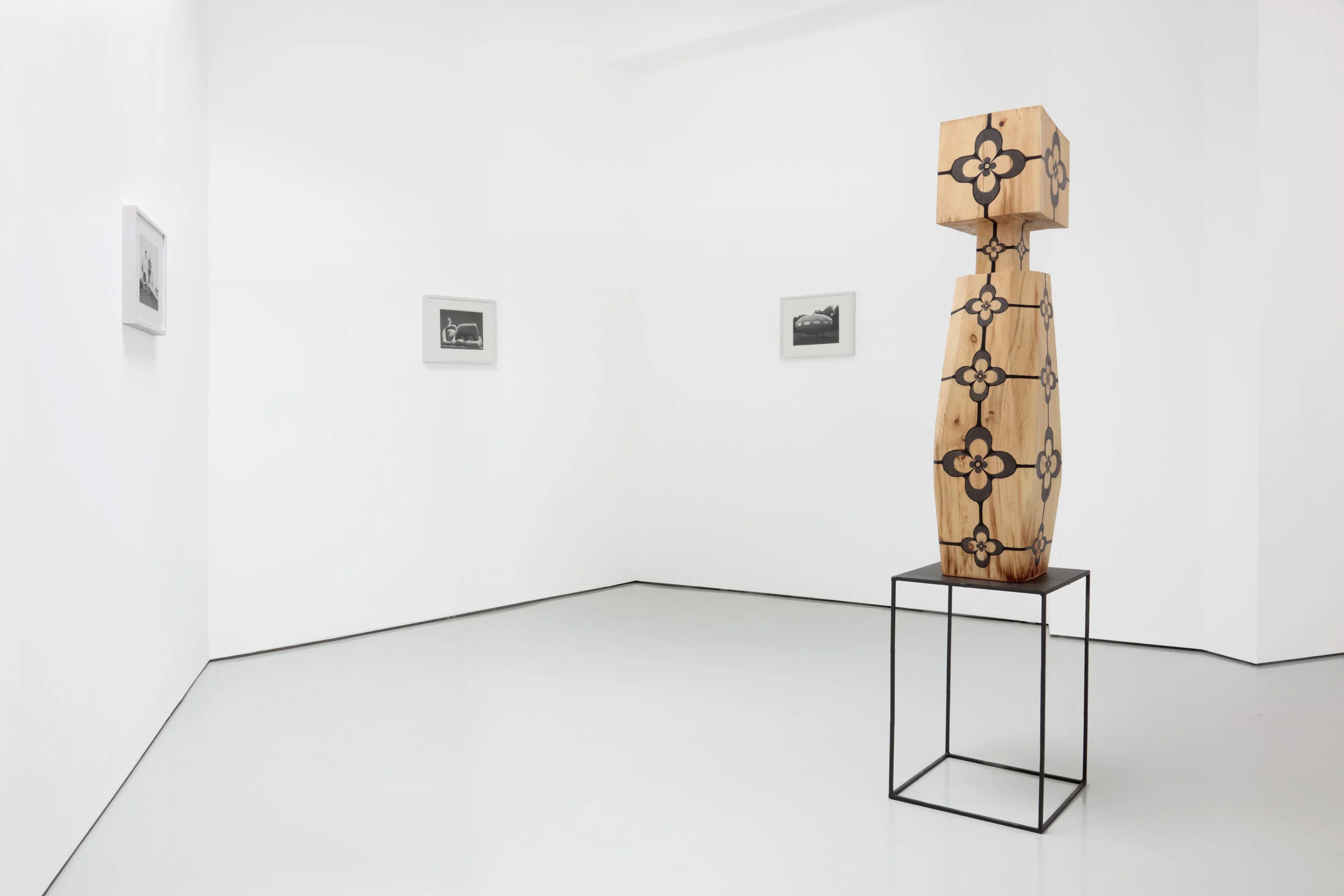 FOREGROUND Untitled Figure , 2017 Pine, steel and graphite 68 x 16 x 16 Installation view, Luce Gallery, Torino, Italy, 2017. Image courtesy of Luce Gallery.