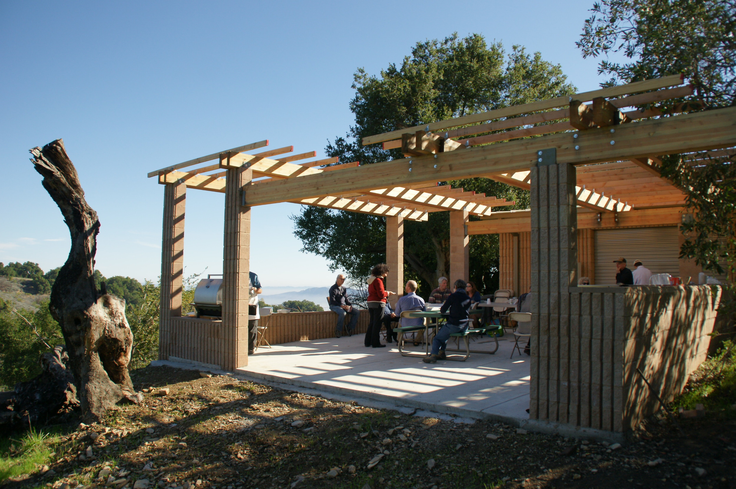 THE GUTTA BREAKFAST is the first Meher Mount-sponsored event on the Topa Topa Patio, December 2012. (Byron Pinckert photo, 2012.)