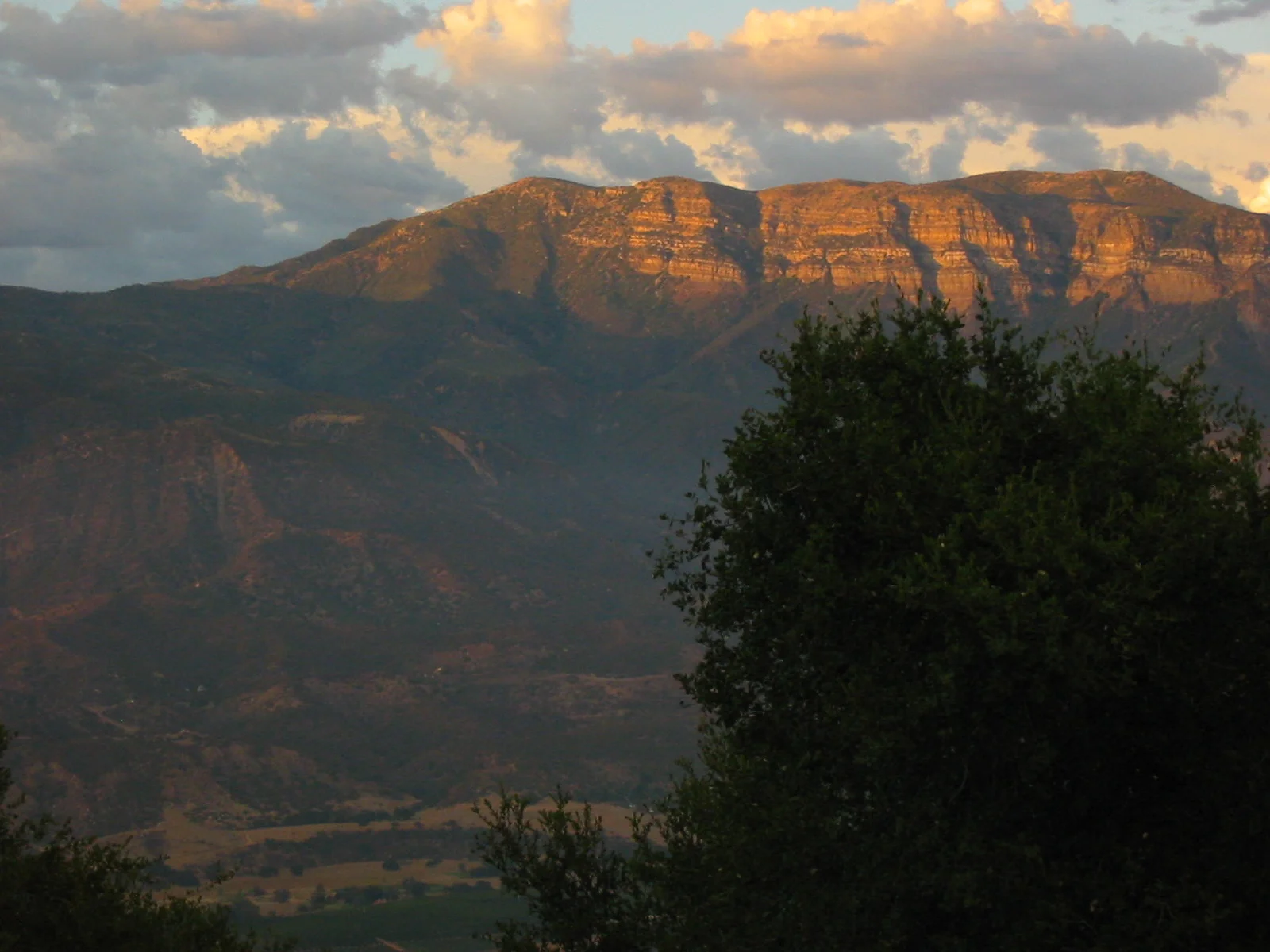 THE PINK MOMENT on the 6,200-foot Topa Topa Bluffs as viewed from Meher Mount. (Photo: Dorothy Hartmann, 2011.)