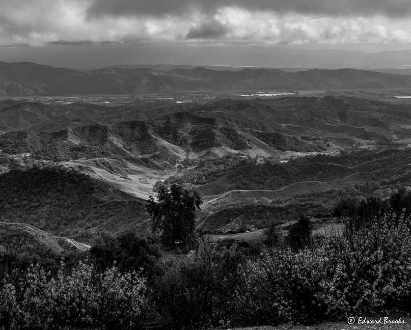 LOOKING SOUTH to the Santa Monica Mountain Range from Avatar's Point at Meher Mount in Ojai, CA. (c) Edward Brooks, 2016.
