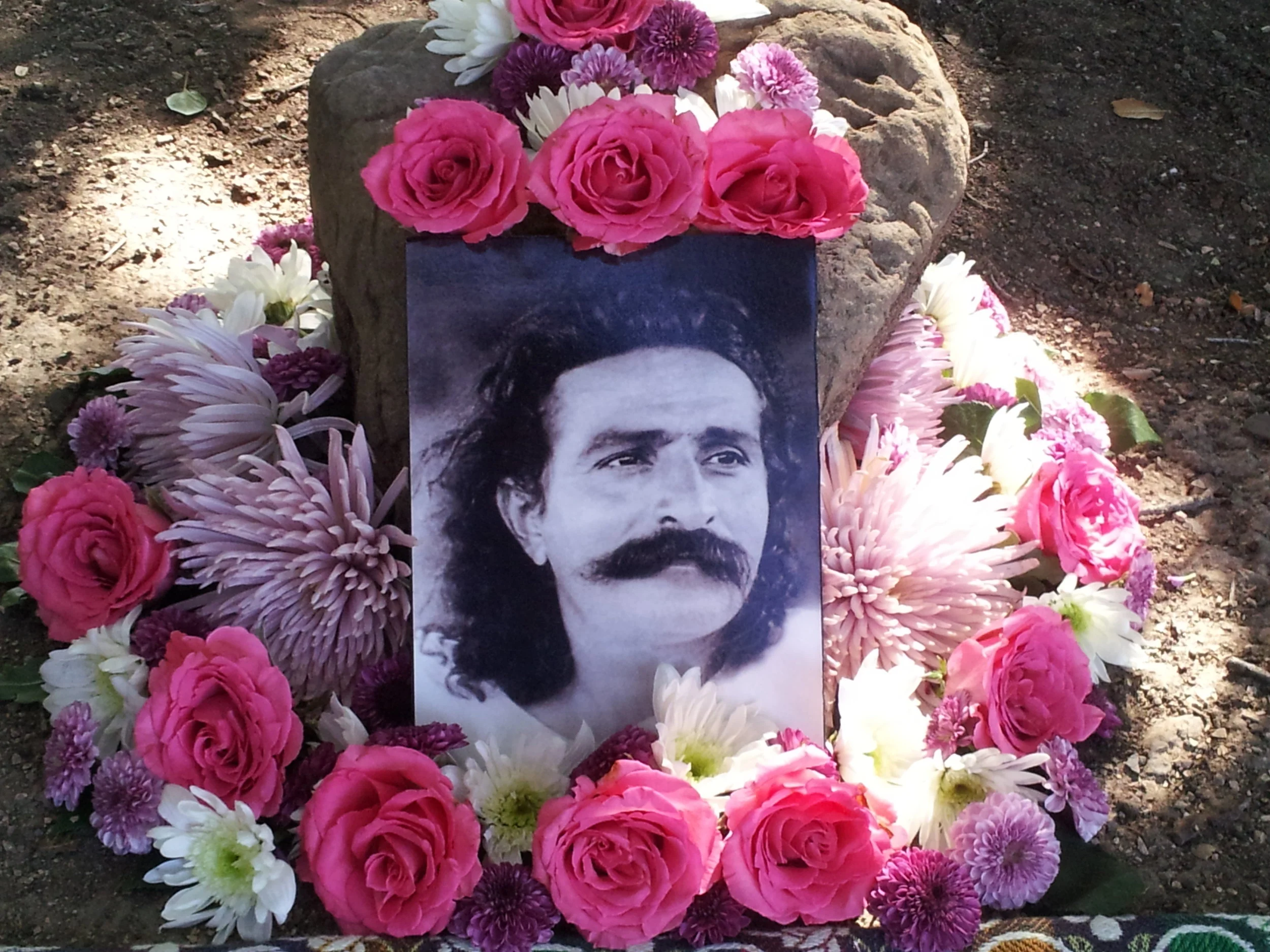 AVATAR MEHER BABA. Photo and flowers under Baba's Tree at Meher Mount, Amartithi 2014. (Photo: Mendez-Montano)