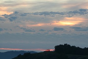 THE CHANGING LIGHT in the skies at Meher Mount calls to photographers and painters. (Photo: Renate Moritz, 2017)