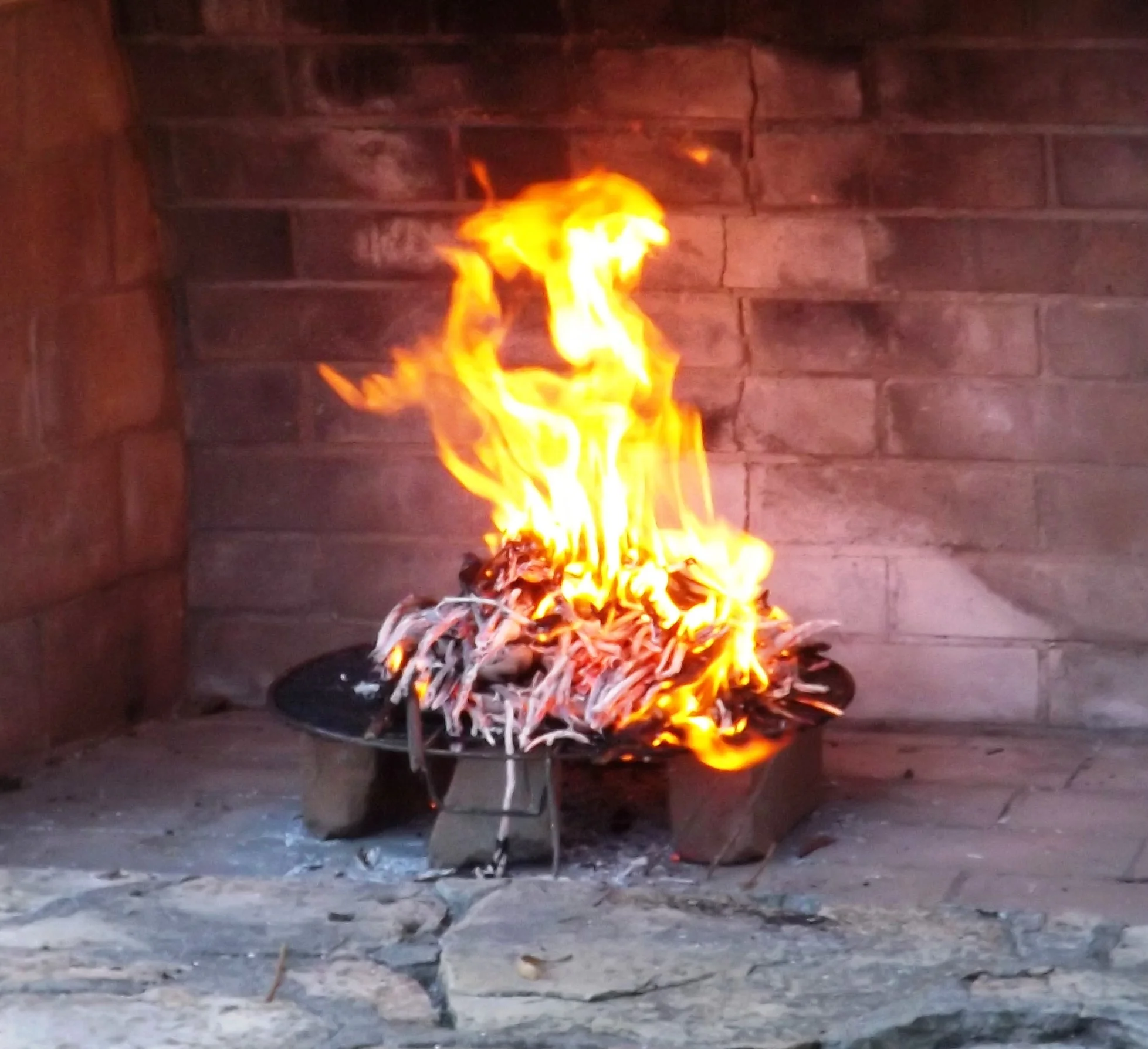 THE DHUNI - A SACRED FIRE. (Photo: Leslie Bridger, 2010)