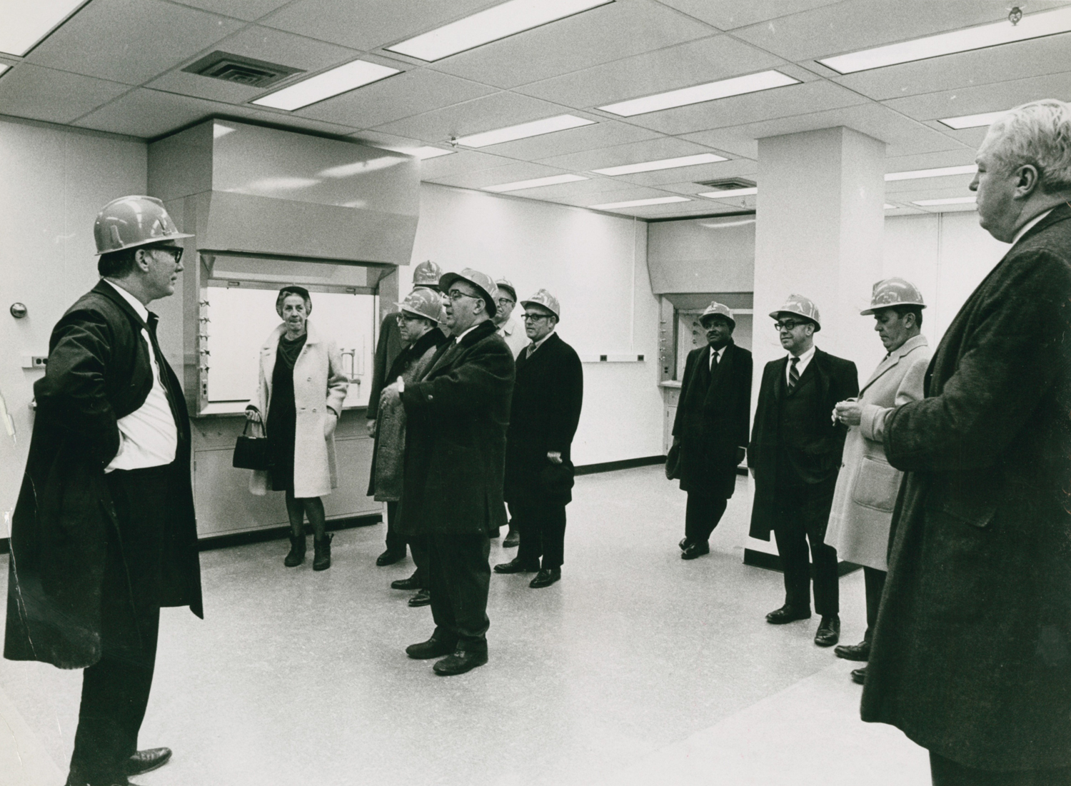 Mayor Sullivan tours NASA Building, 1970