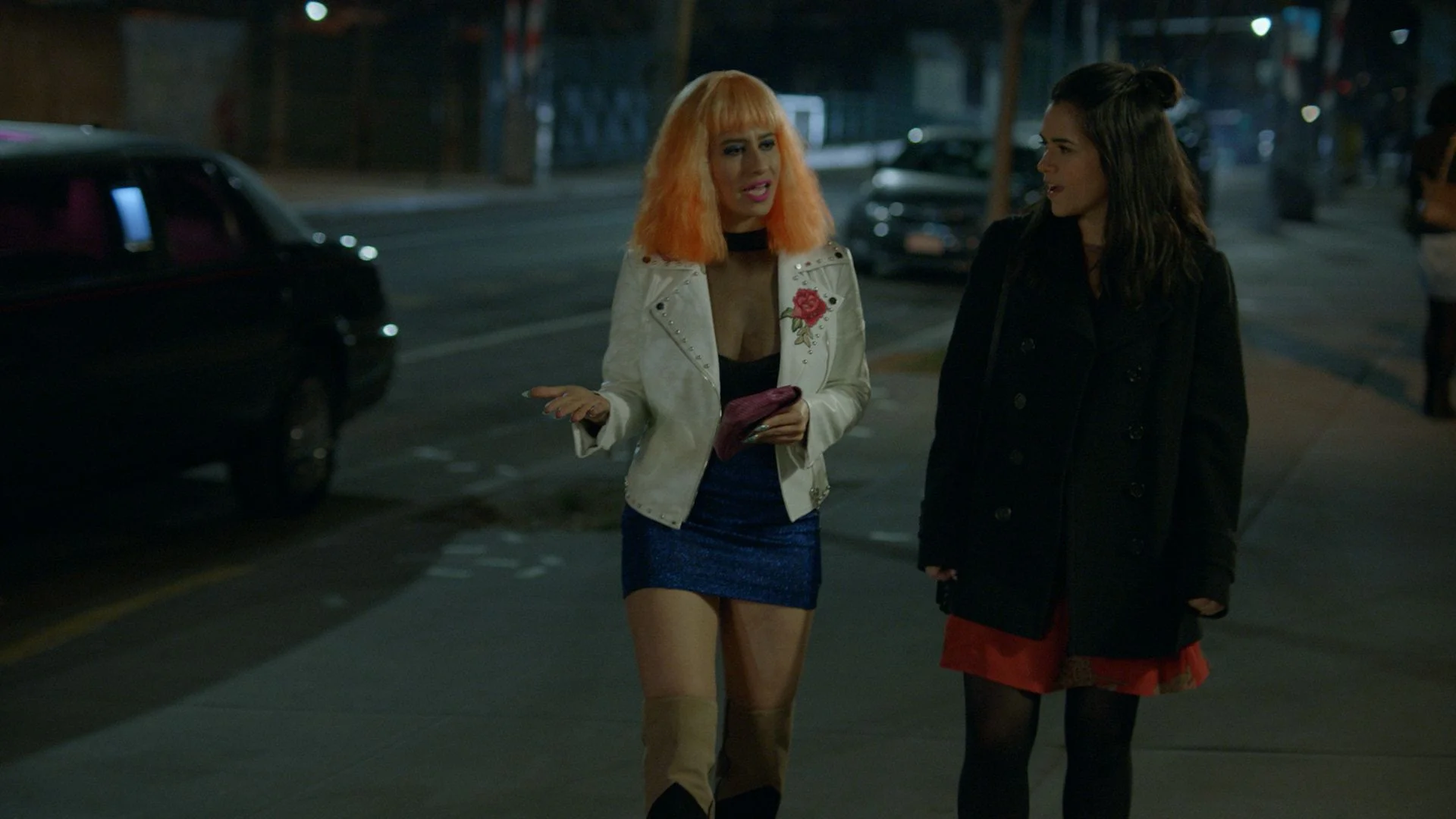 broadcity_04_003_extras_limo.jpg