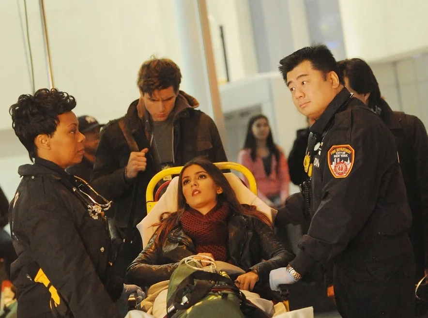 victoria-justice-stretcher-nico-tortorella-delivery-man-03.jpg