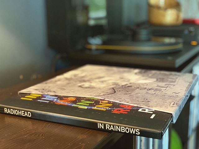 Super excited about this one. 45rpm LP/CD box set of Radiohead&rsquo;s &lsquo;In Rainbows.&rsquo; A 2007 pre-order only release from the WASTE site.

#recordcollection #radiohead #vinyl #ultradeck #quadvena2 #sumikostarling #audiophile