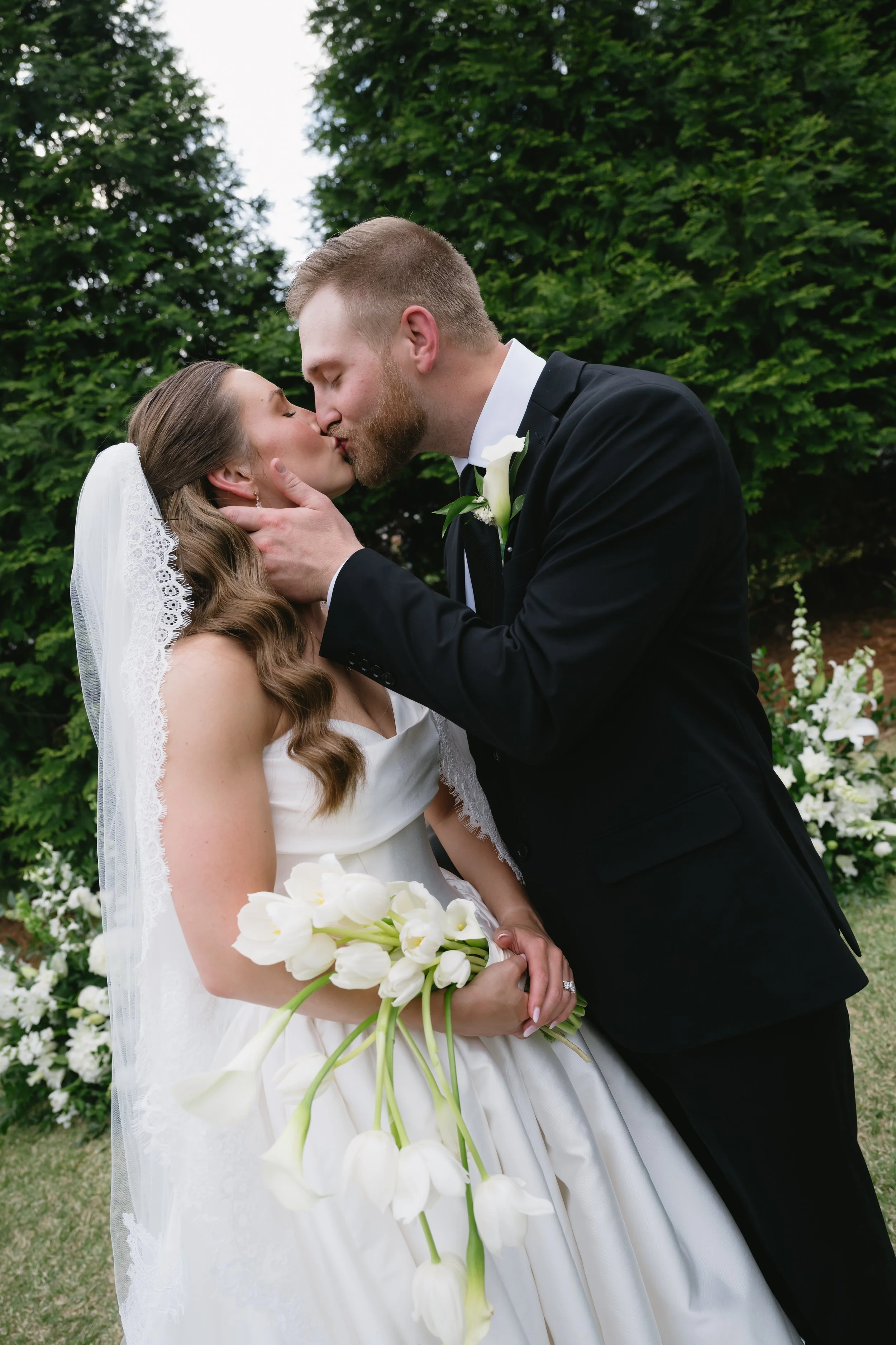 Sarah &amp; Hunter’s Elegant Intimate Wedding Filled With Classy Details