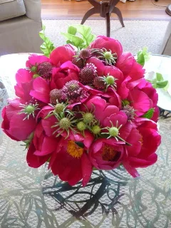 Peonies with accents of rudbeckia