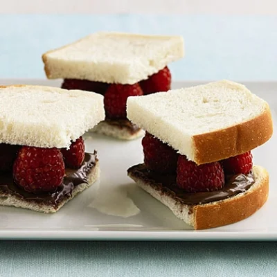 nutella-raspberry-sandwiches-rs-x.jpg