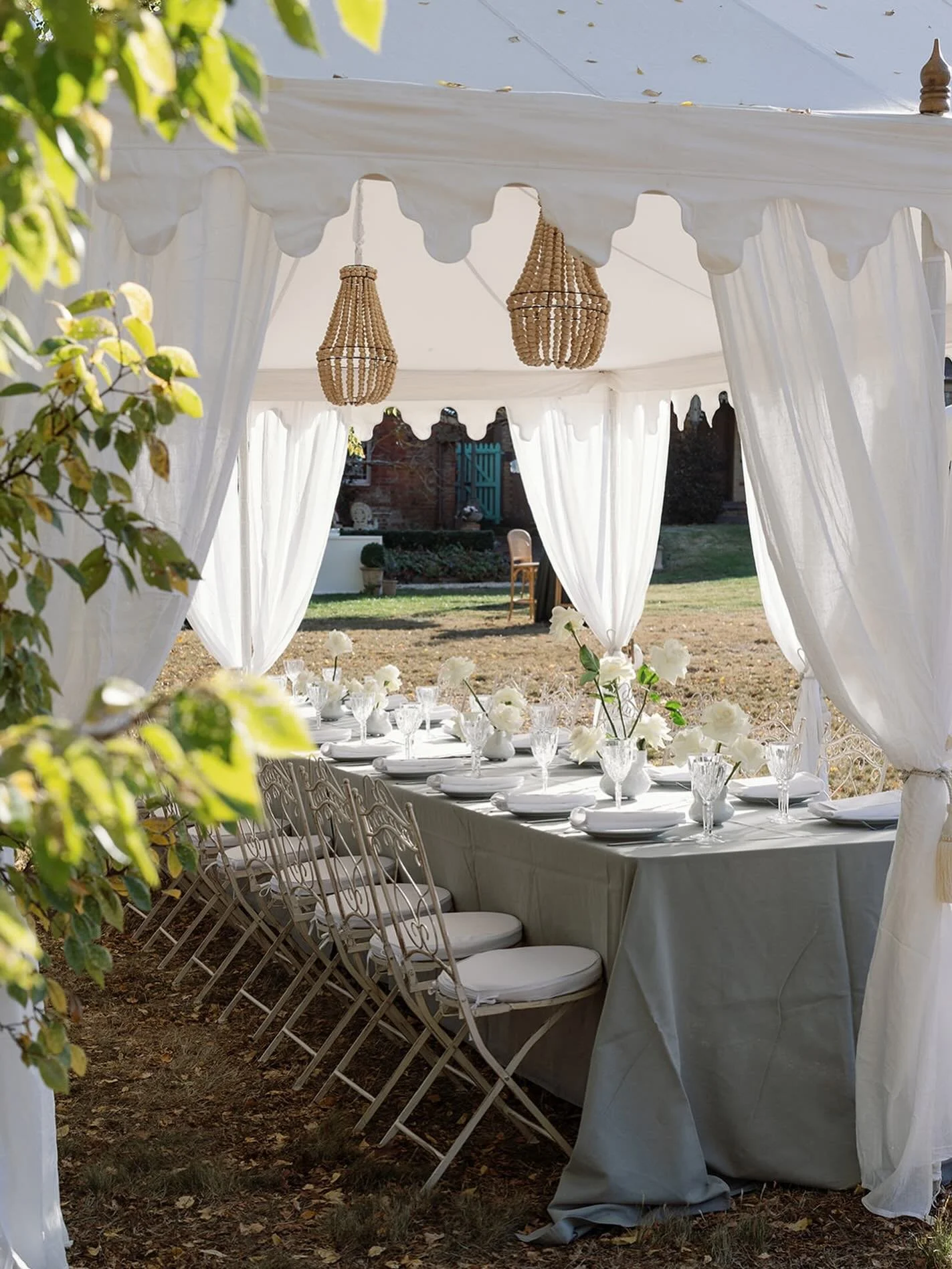 With several dreamy locations for a marquee of your choosing, our graceful gardens patiently await you & your guests 🥂 
⠀⠀⠀⠀⠀⠀⠀⠀⠀
⠀⠀⠀⠀⠀⠀⠀⠀⠀
Photography by @smithandarcher 
Furniture by @tent_society