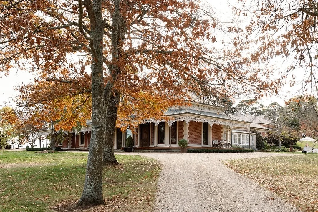 If these walls could talk…! We cannot wait to continue her legacy, making special memories (& throwing more than a few epic parties 🪩) within her majestic grounds. Will yours be one of them? 🤭
⠀⠀⠀⠀⠀⠀⠀⠀⠀
⠀⠀⠀⠀⠀⠀⠀⠀⠀
Photography by @smithand