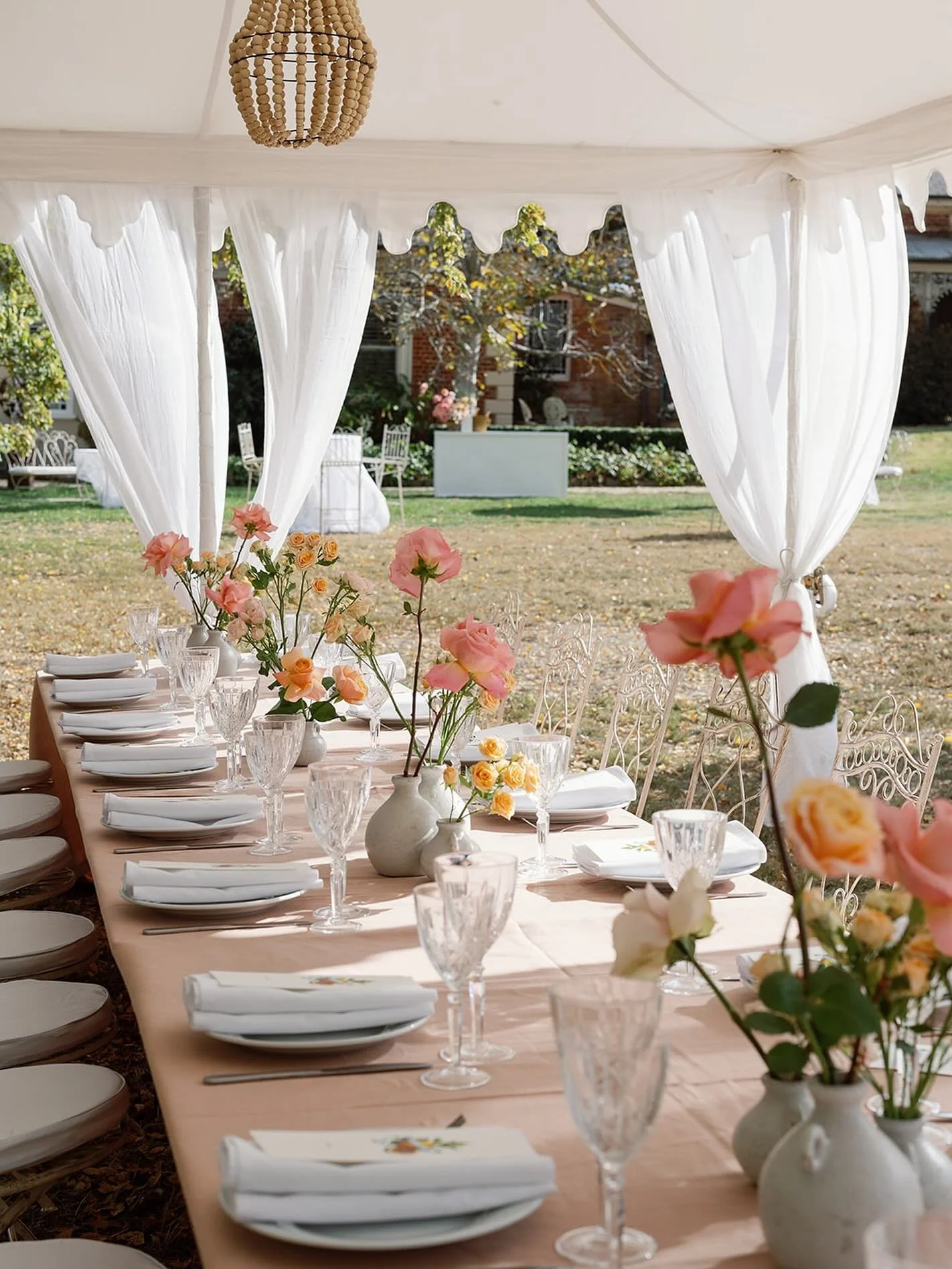 Softly dappled sunshine & free flowing spritz’s on the lawn 🌞 perfect afternoons look something like this…
⠀⠀⠀⠀⠀⠀⠀⠀⠀
⠀⠀⠀⠀⠀⠀⠀⠀⠀
Photography by @smithandarcher 
Furniture by @tent_society
