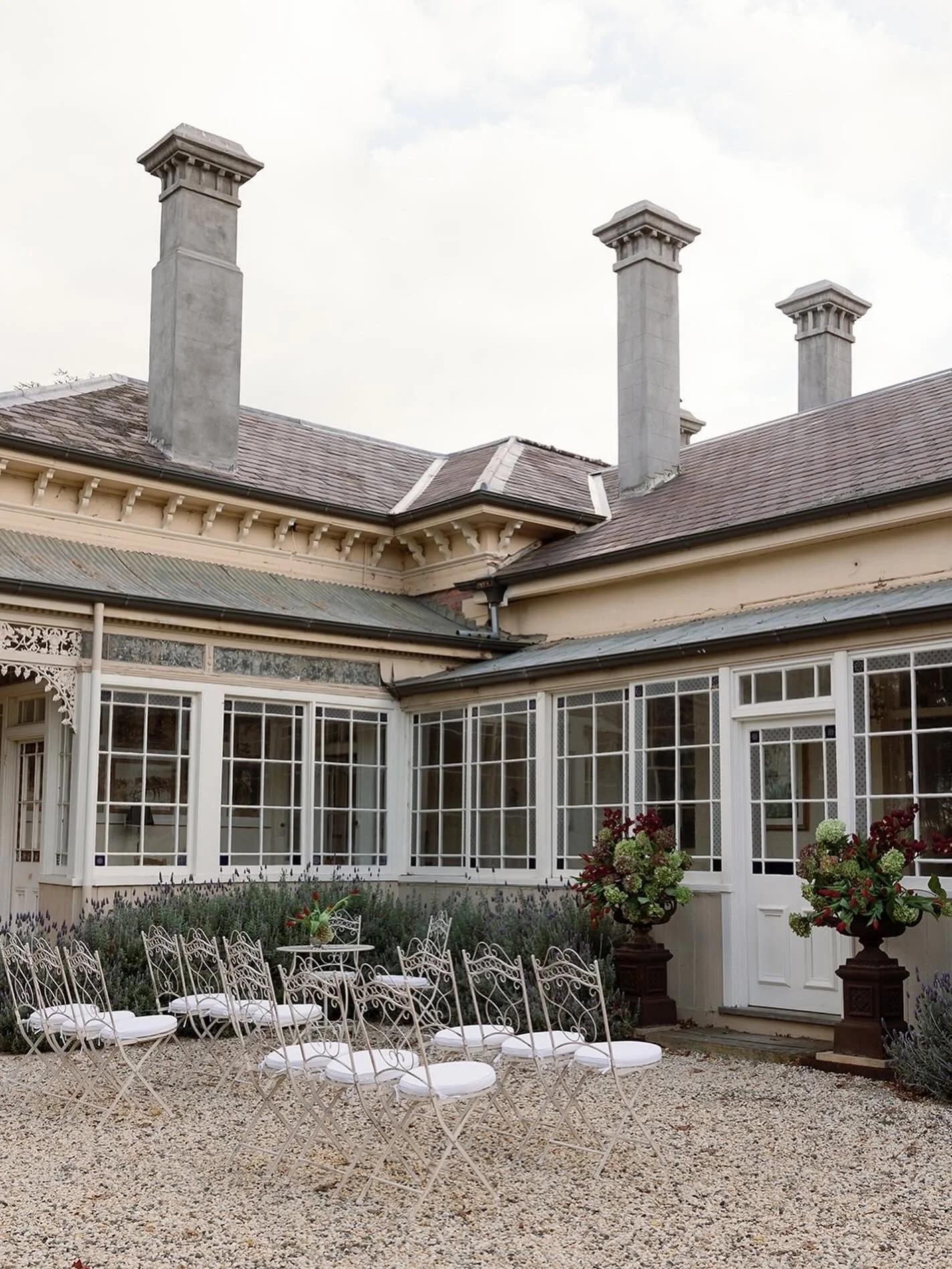 Always imagined declaring your forevers to one another, on a private estate, surrounded by family & friends, feeling a little like you’ve stepped into another time & another place? We’ve got just the spot… 🥂 
⠀⠀⠀⠀⠀⠀⠀⠀⠀
On