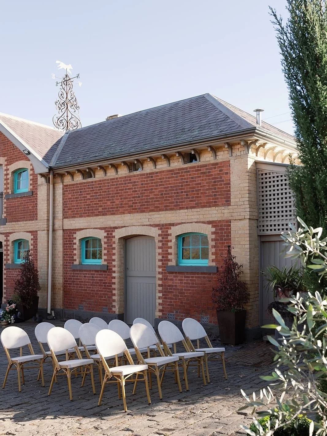Our historic stables & blue stone courtyard ~ just one of our favourite ceremony spaces, awaiting your vows 🌸 
⠀⠀⠀⠀⠀⠀⠀⠀⠀
⠀⠀⠀⠀⠀⠀⠀⠀⠀
Photographed by @smithandarcher