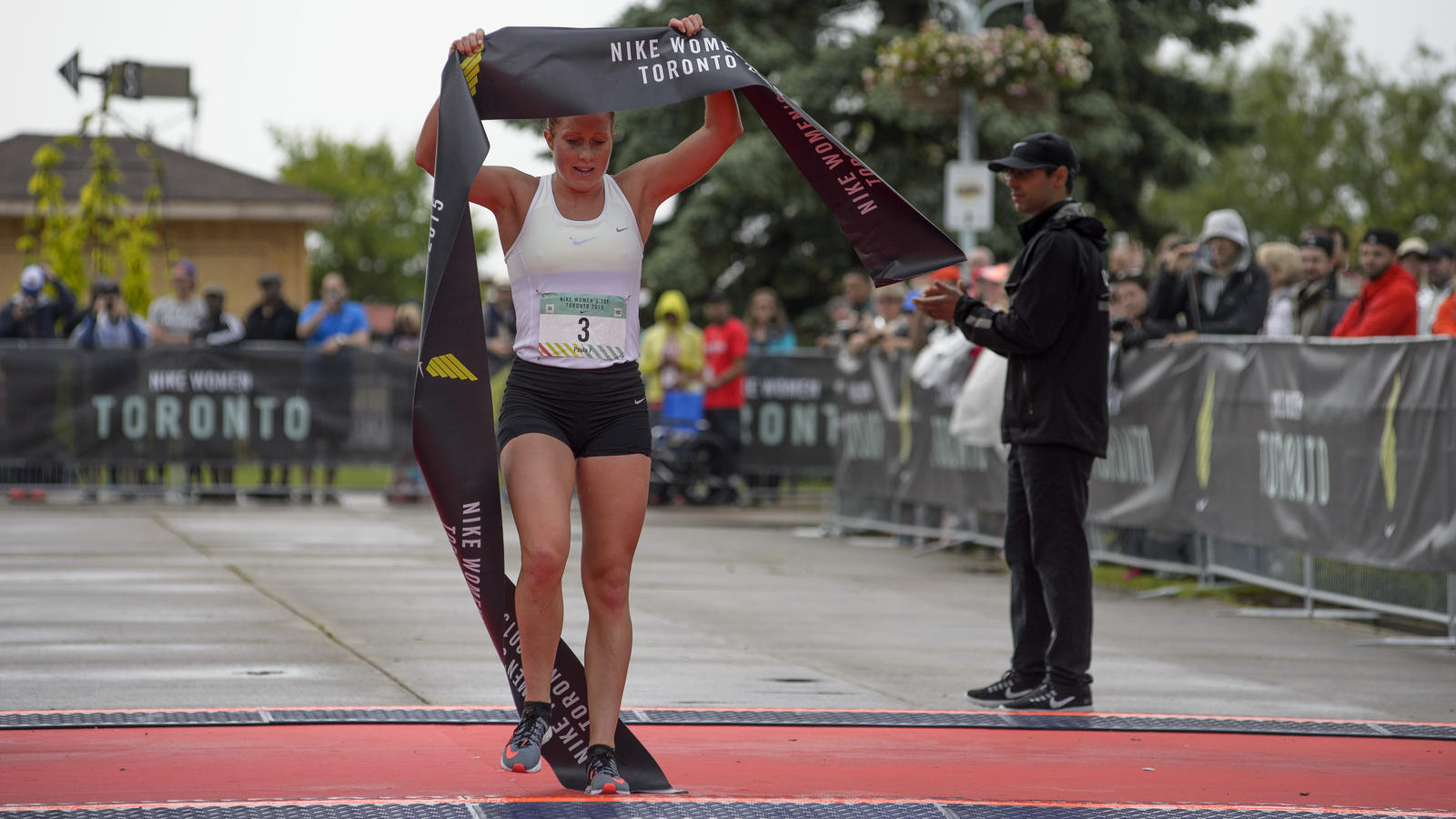 NikeRunning_Nike_Toronto_PaulaFinishRibbon_native_1600.jpg