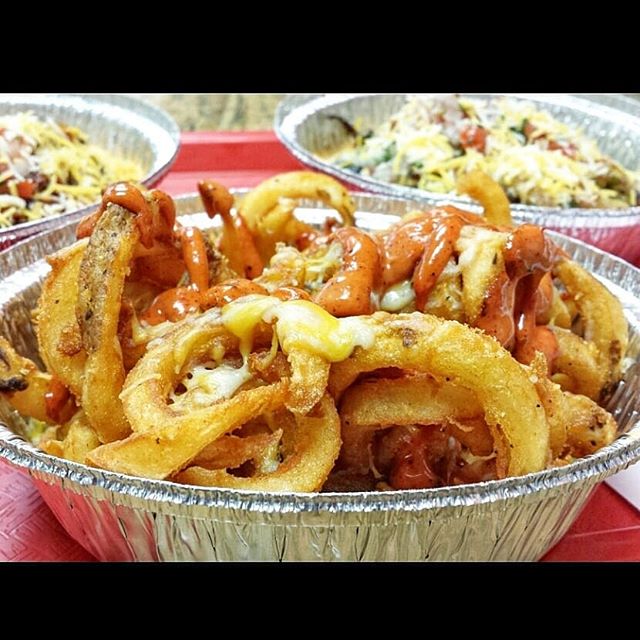 Mmmmmm! finger lickin' bollywood fries....burp!! π@sandwichtimedeli π Tag your friends
#fridaymood #finger #licking #tandoori #fries #sauce #cheeese #yummy #foodshare #foodblogger #foodporn