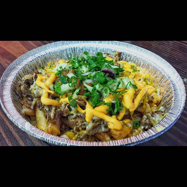 Slamming my staurday morning with Papa loco Fries. Topped with 8hr roasted pulled pork, monterey jack, cheddar, Russian dressing and Pico De Gallo. .
π@sandwichtimedeli
.
Name: Papa Loco Fries.
.
β€ double tap β€ . πTAG YOUR FRIENDS π
.
#morning #breakfast #lunch #texmex #getinmybelly #bridgewater #sandwichtimedeli #eeeeeat #njfood #njfoodie #forkyeah #devourpower #foodisfuel #buzzfeedfood #huffposttaste #spoonuniversity #bestofnj #cheeese #eattheworld #foodphoto #foodie