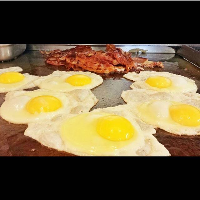 I was made for sunny π days!
.
.
.
#goodmorning #saturday #breakfast #bacon #eggs #sunnysideup #keasbey #avenel #bridgewater #nj #njfoodie #eeeeeats