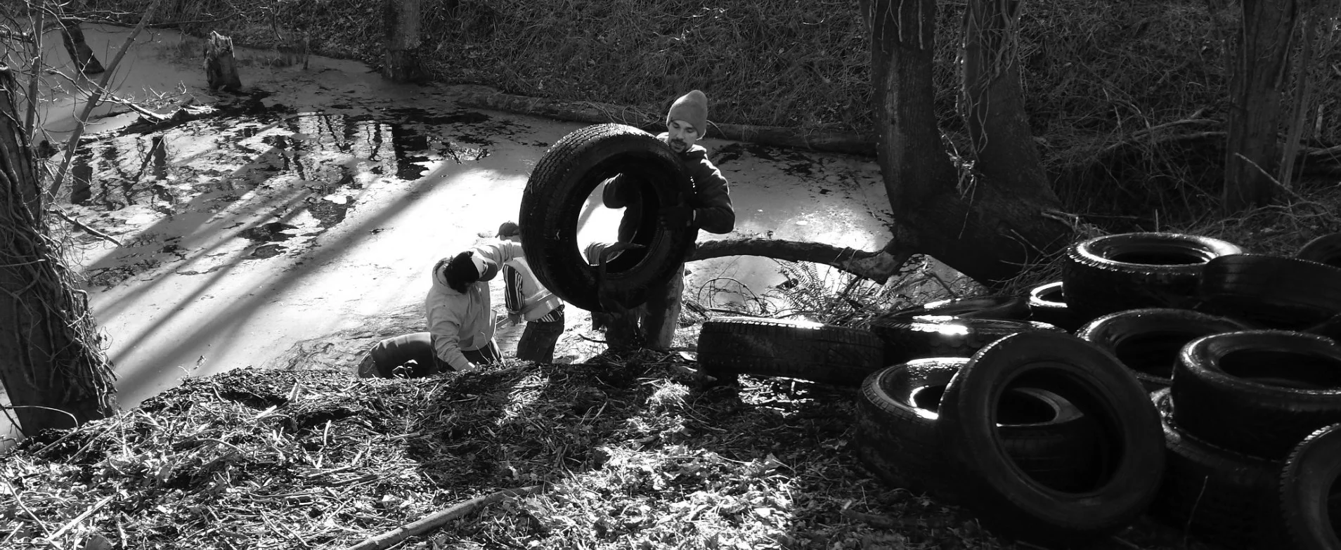 Blog_JohnsonCreekBlvdTires_B&W.jpg