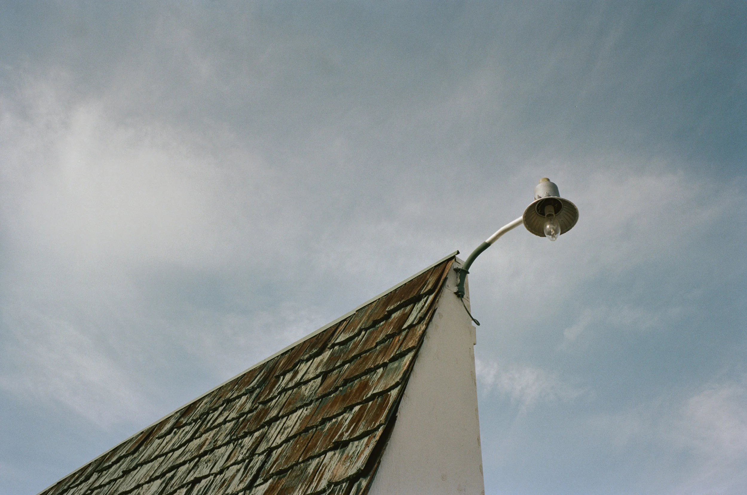 03-roof-sky-yucca-ca-patrick-fraser.jpg