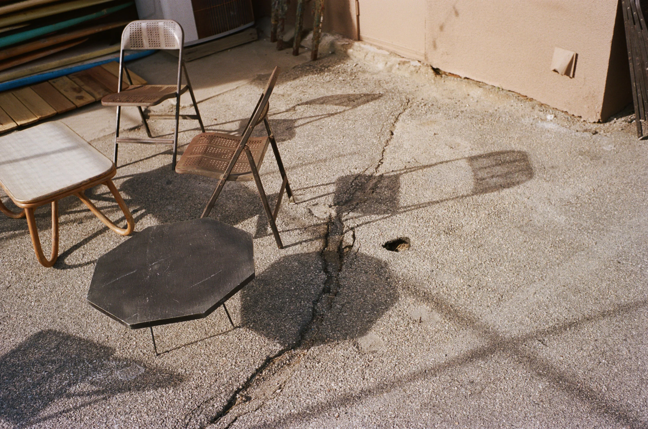 07-chair-shadows-yucca-gallery-patrick-fraser.jpg