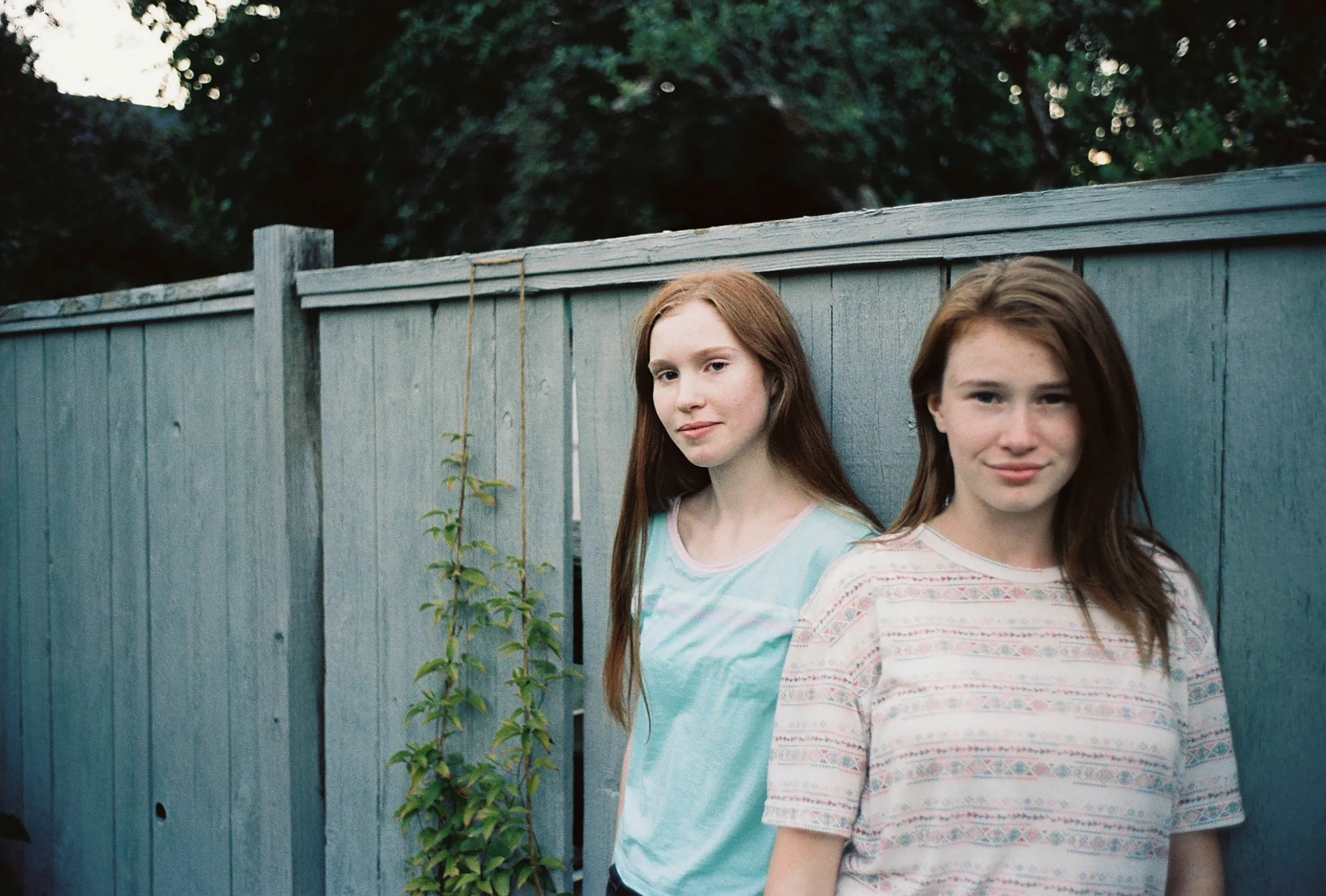 patrick-fraser-studio-portrait-teens-backyard.jpg