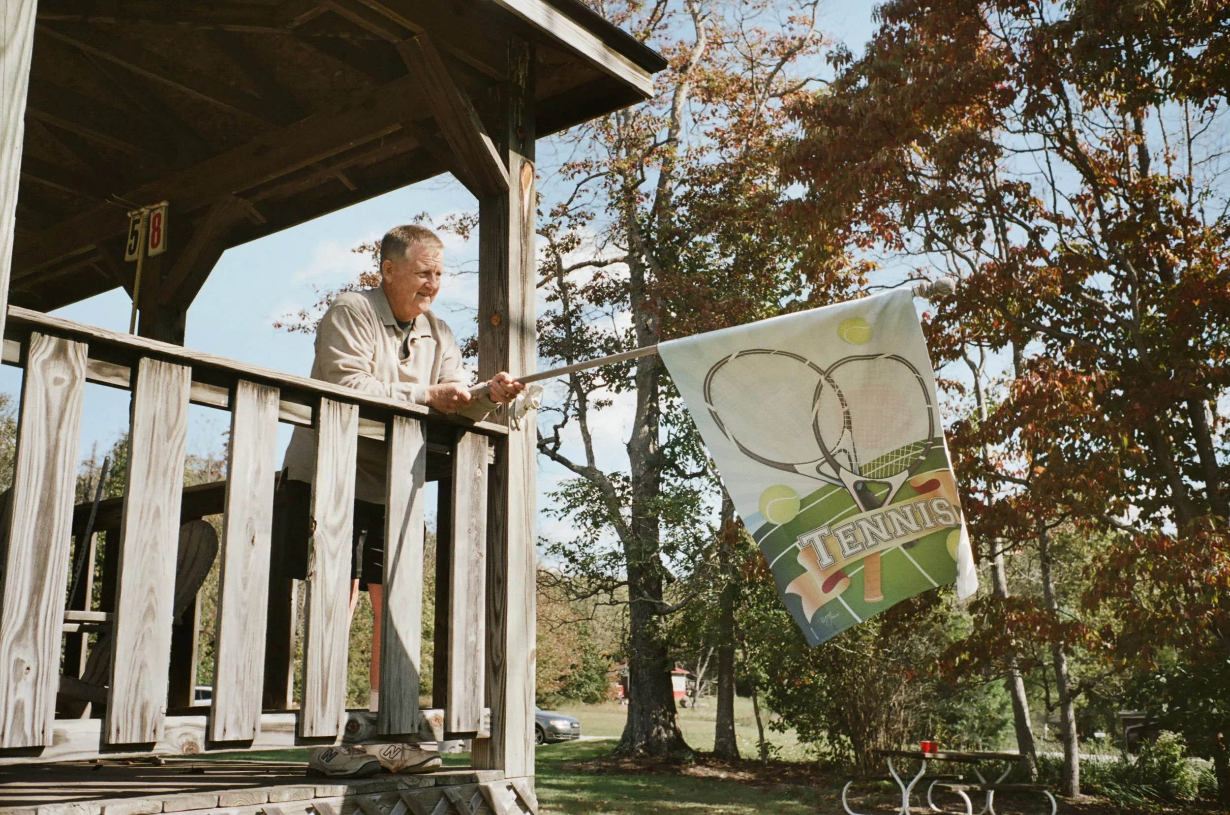 ken-flag-sign-tennis-clay-indiana-russell-rd-usta-patrick-fraser.jpg