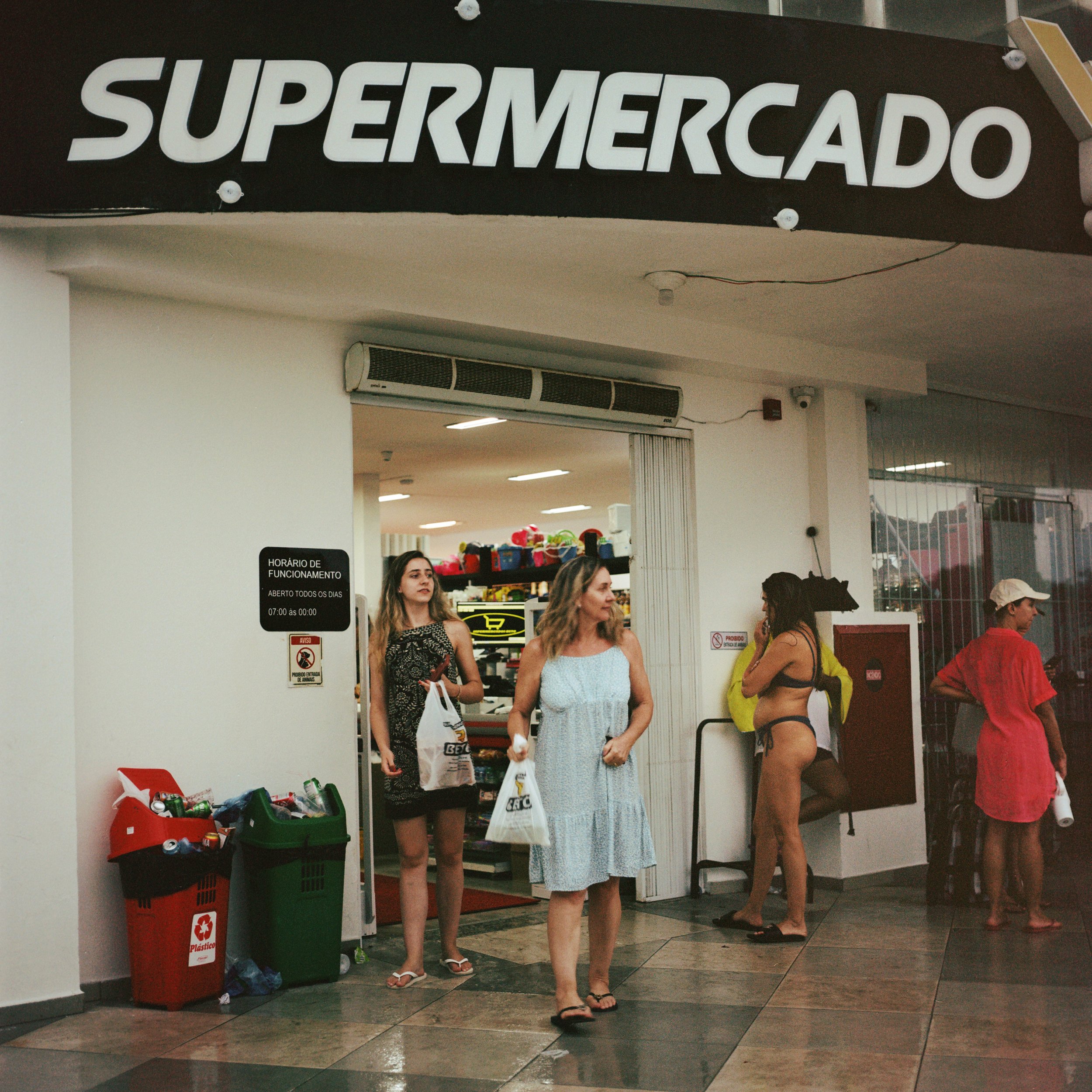 06-supermercado-floripa-brazil.jpg