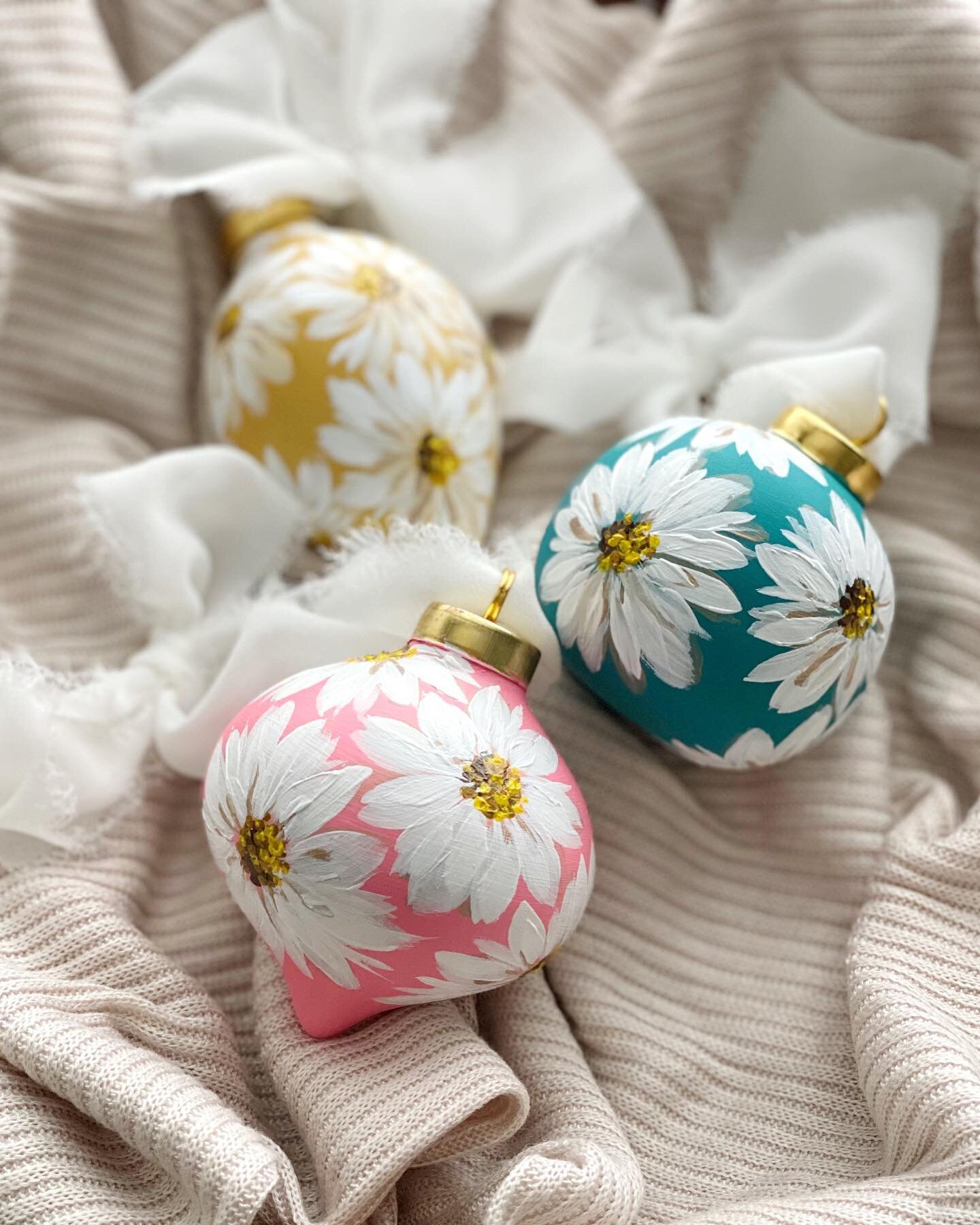 ✨AVAILABLE NOW✨ My email list snatched up most of the ornaments this morning but there are still some great designs available like these daisy ornaments. Link in bio to shop.