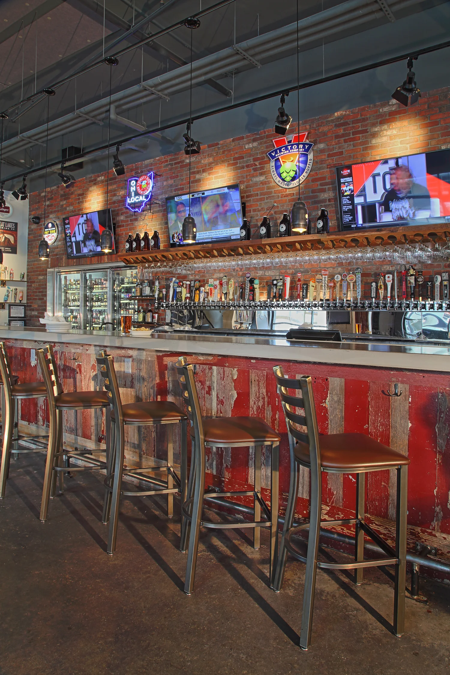 BEERHEAD BAR & EATERY // THE FLATS CLEVELAND, OH — RUSTBELT RECLAMATION