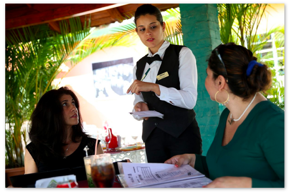 waitress-menu-dessert.png