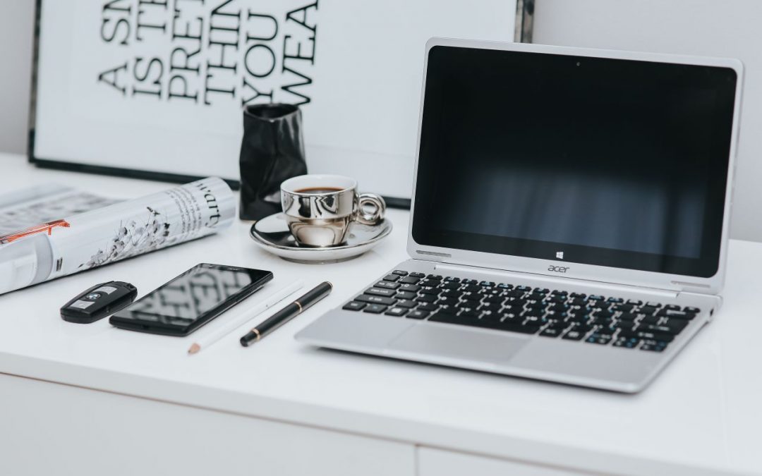 kaboompics_Laptop-computer-on-white-desk.jpg