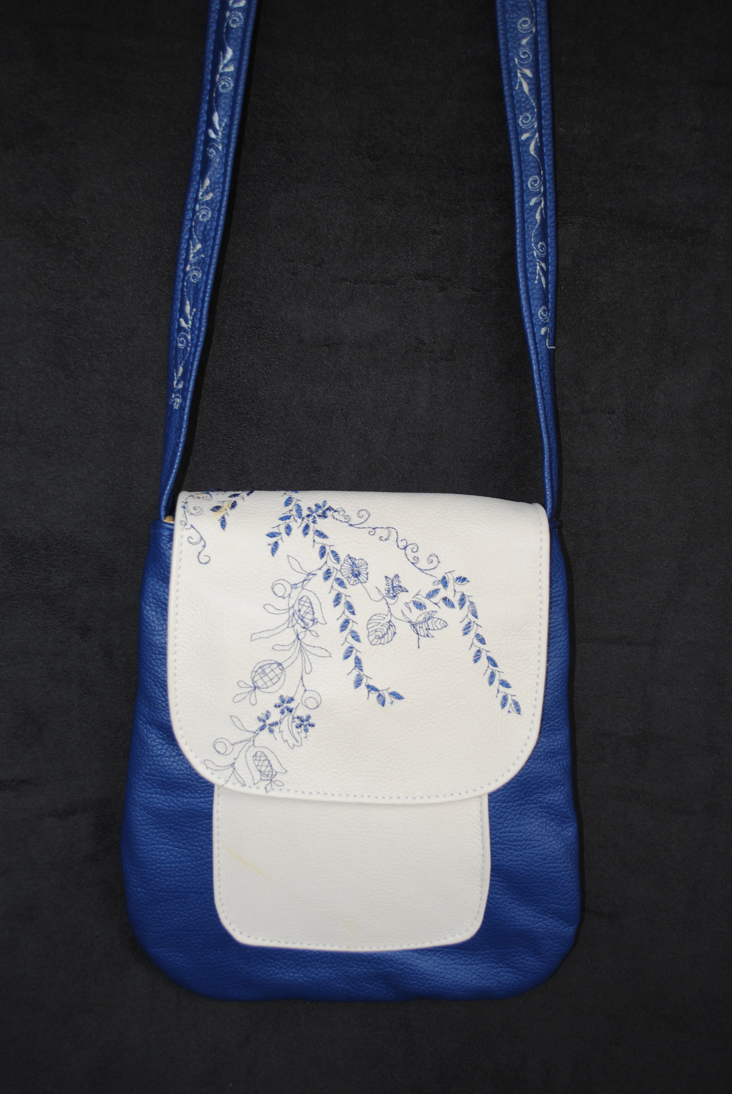 Blue Flowers Flap In Leather small Messenger