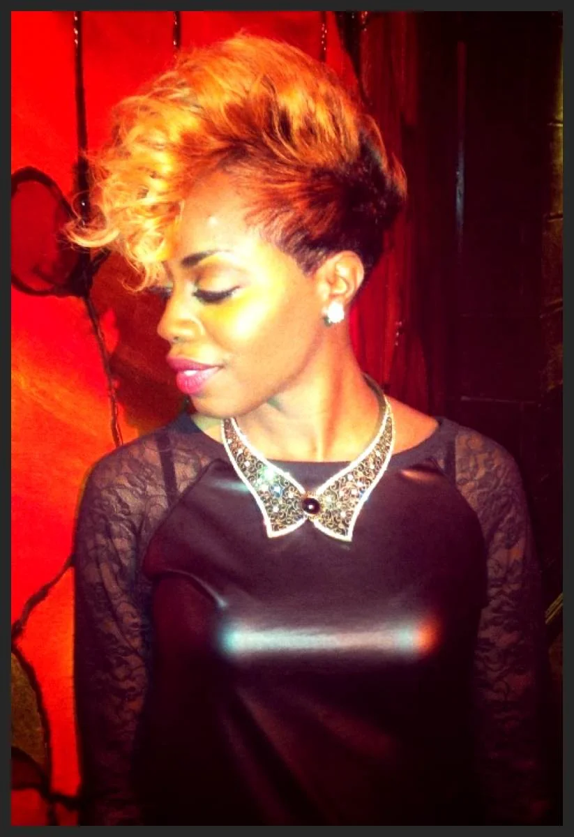 Whitney is rocking our "Poppin' My Collar" necklace in Antique gold.