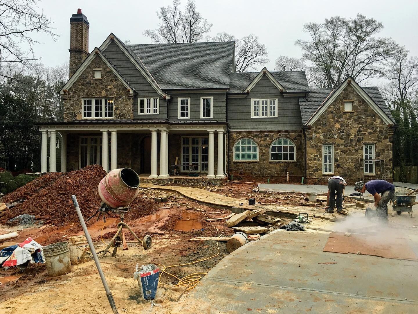 Who doesn&rsquo;t love a great transformation?! We designed a chestnut crab orchard stone walkway &amp; a driveway apron lined by brown and tan crab orchard cobblestone for this lovely home. We love how well these stones complement each other, and ho