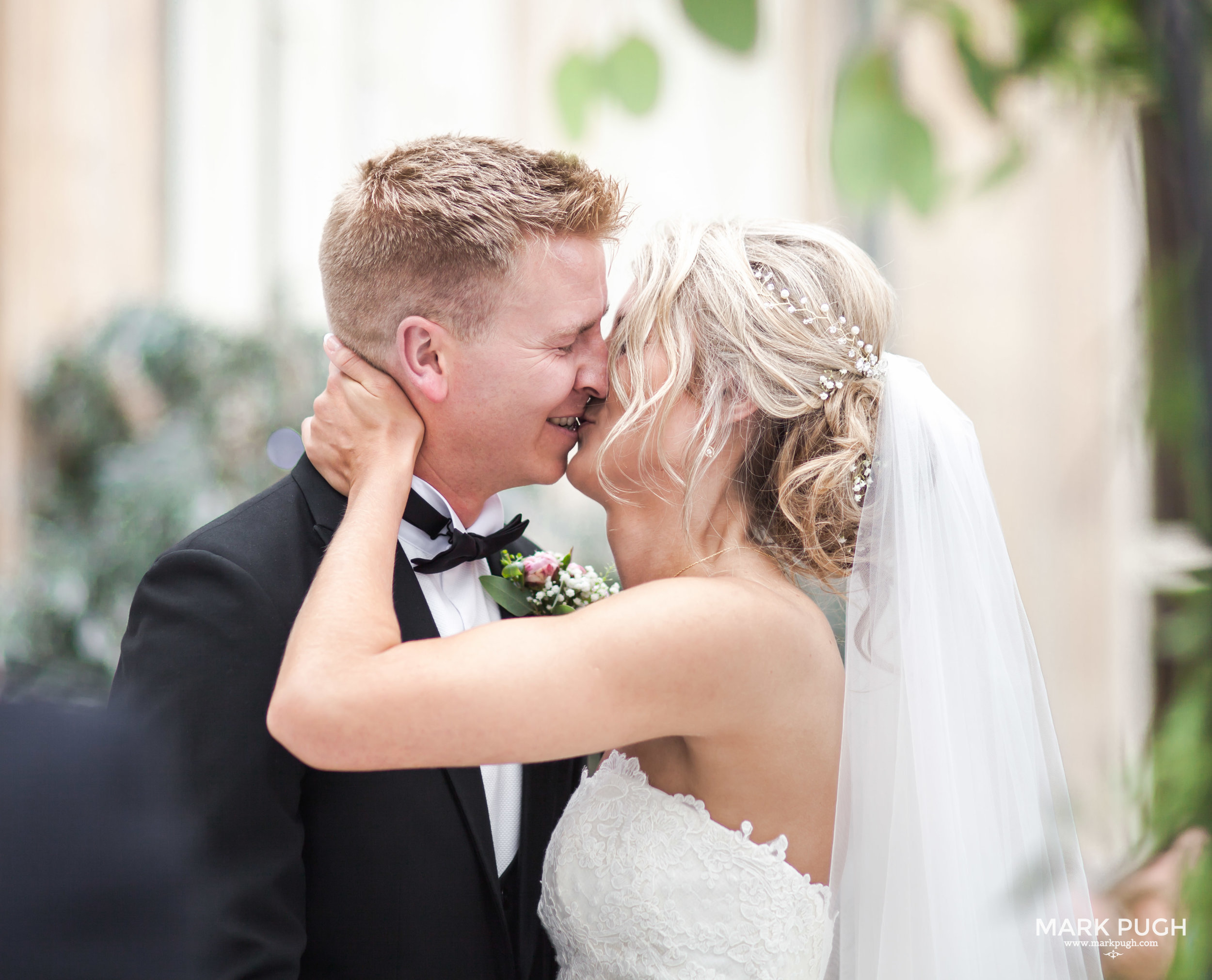 095 - Leah and Andy - fineART wedding photography at Stoke Rochford Hall NG33 5EJ by www.markpugh.com Mark Pugh of www.mpmedia.co.uk_.JPG