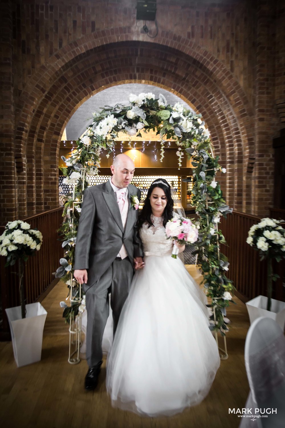 088 - Lauren and Tim - fineART wedding photography at Kelham Hall Newark UK by www.markpugh.com Mark Pugh of www.mpmedia.co.uk_.JPG